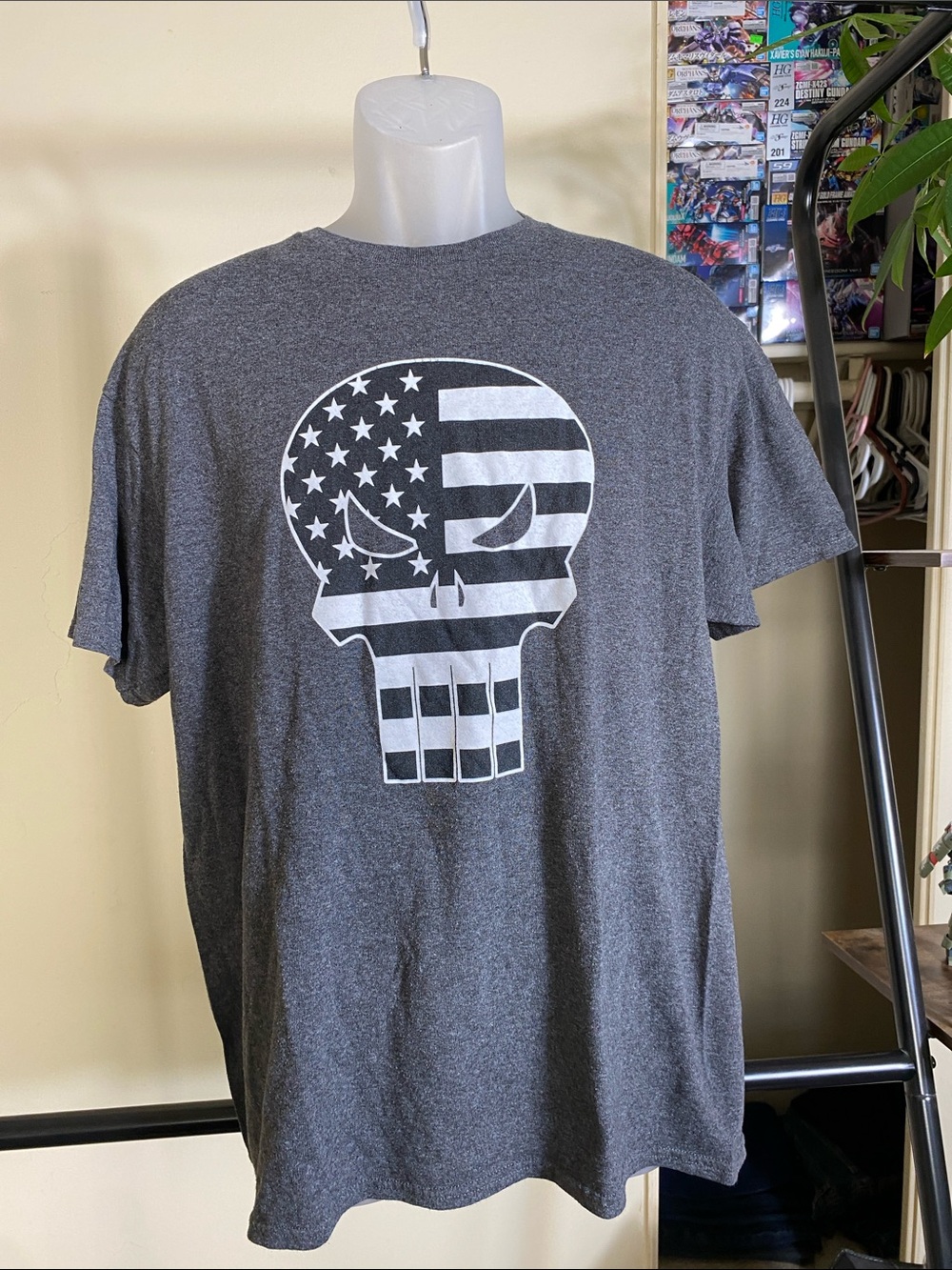 Vintage Marvel Charcoal Short Sleeve Tee with Punisher White Skull Flag Graphic
